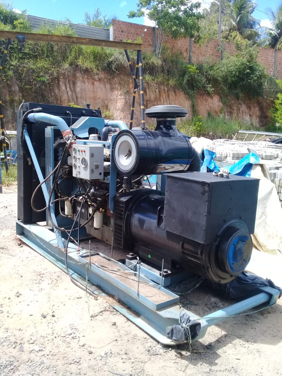 Equipamento industrial usado fotografado pela empresa